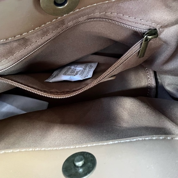 The Drop Women's Addison Soft Volume Top-Handle Bag, faux leather small. - Picture 7 of 7